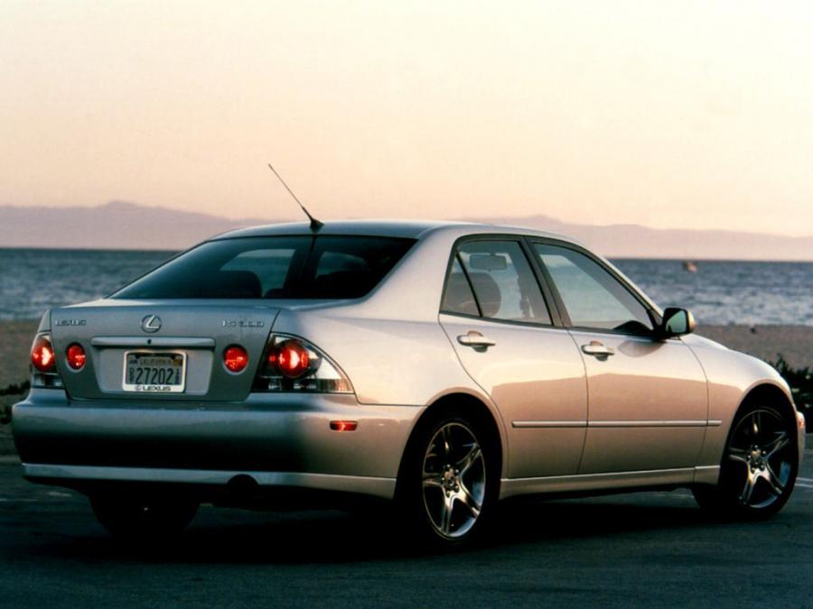  Lexus IS300 2001 года  (фото 15 из 23)